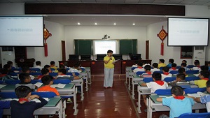 四川绵竹紫岩小学心联小屋举行《青春期健康教育大课堂》讲座