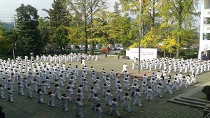 四川都江堰青城小学心联小屋开展太极名家进校园活动